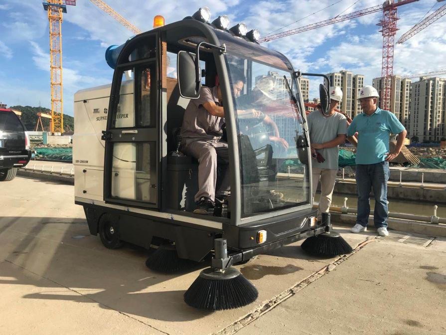西双版纳龙海市电动清扫车：现代城市清洁的新解决方案