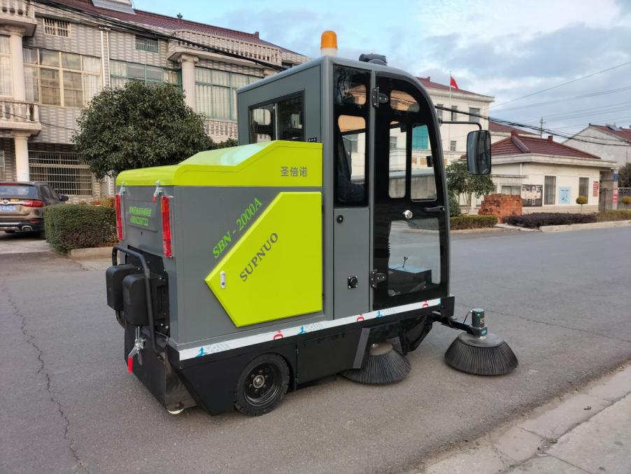 西双版纳龙建清扫车_0